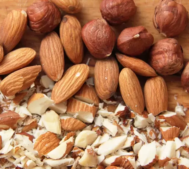 mandle a lískové ořechy pro účinnost